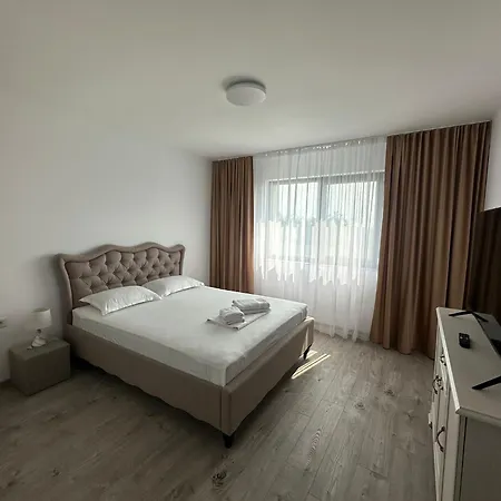 Ira Apartment