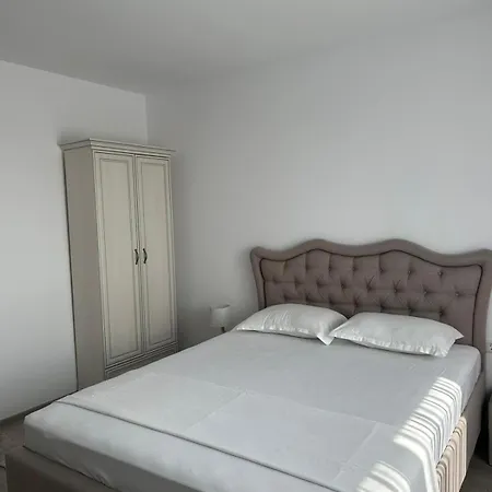 Ira Apartment